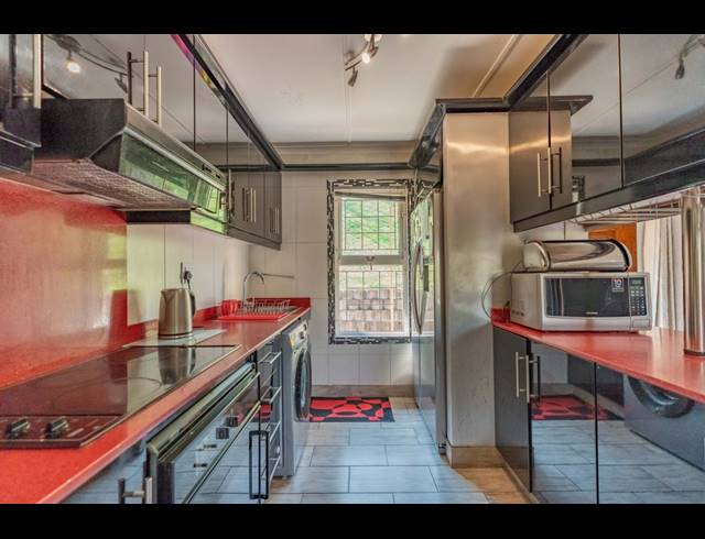 3 BEDROOM TOWNHOUSE FOR SALE IN SHERWOOD